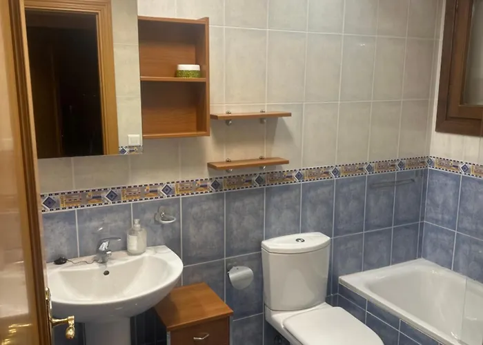 Todas Comodidades Y Más Gas, Garaje , Trastero, Centro, Wifi, Apartamento *